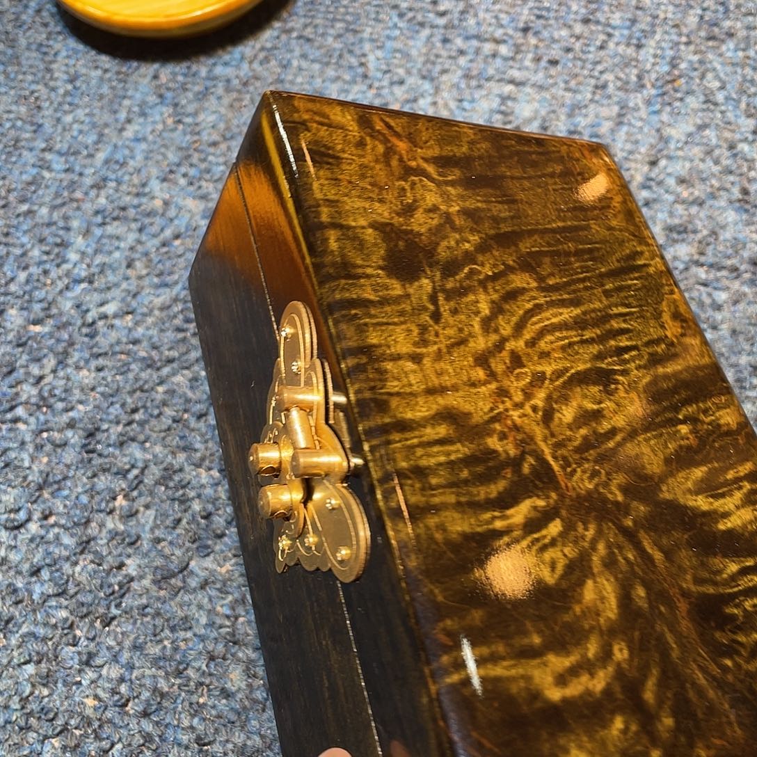 金丝楠金丝楠木金银首饰盒。