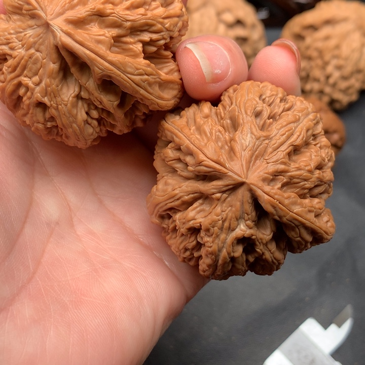 文玩核桃吊坠粗筋