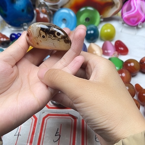 玛瑙/玉髓颈饰未镶嵌