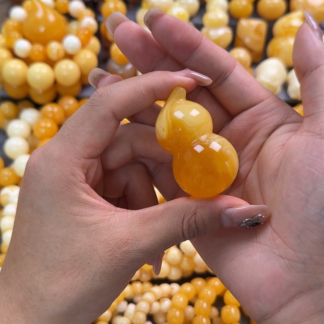 蜜蜡未镶嵌珠宝奇石28.4g