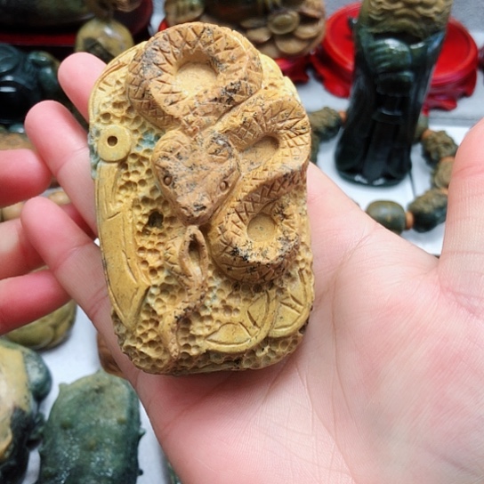 岫岩河磨玉（透闪石质玉）把件未镶嵌