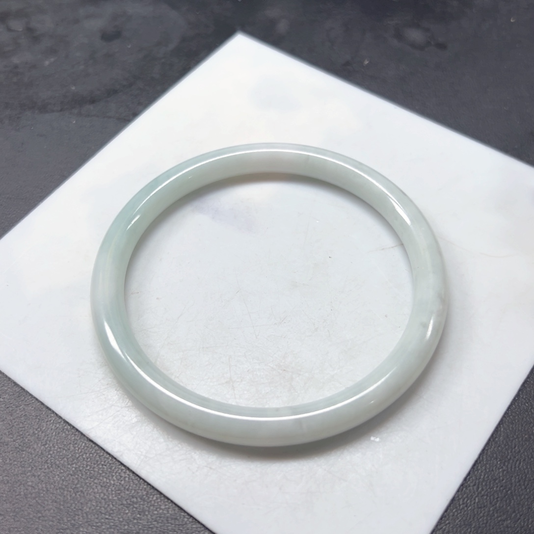 翡翠手镯未镶嵌翡翠手镯