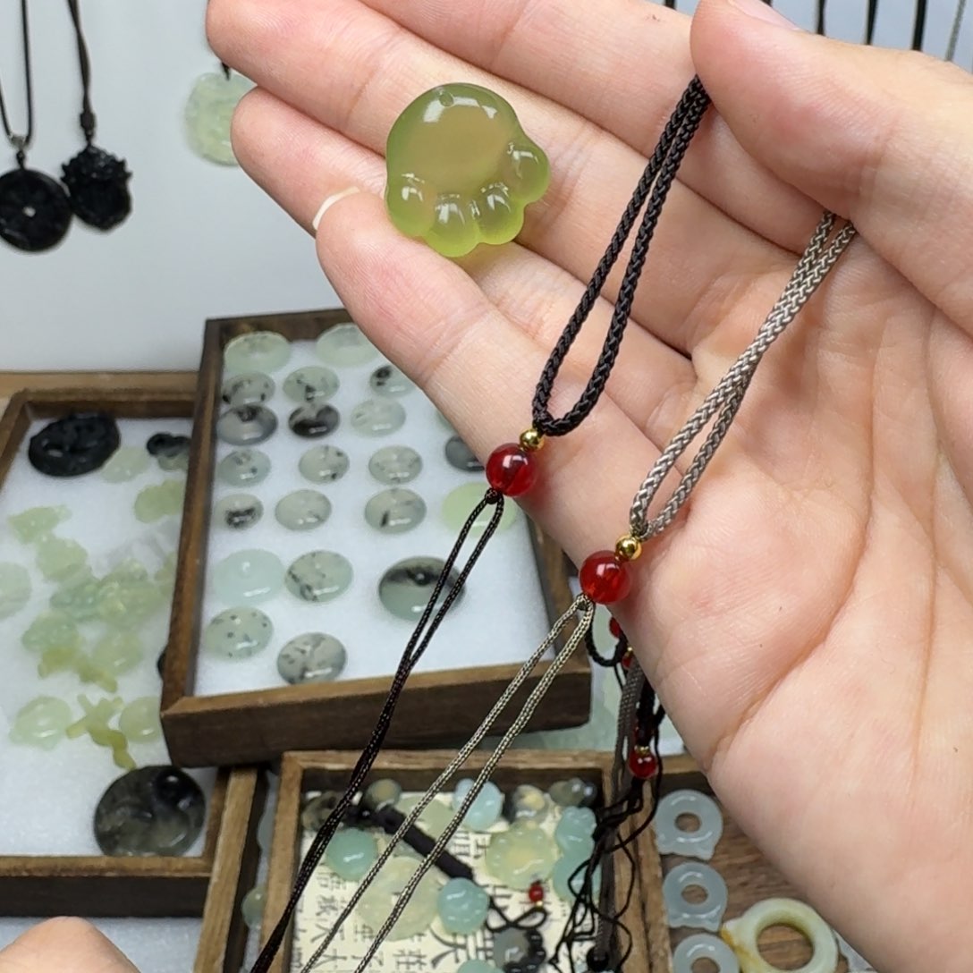 蛇纹石玉吊坠 未镶嵌