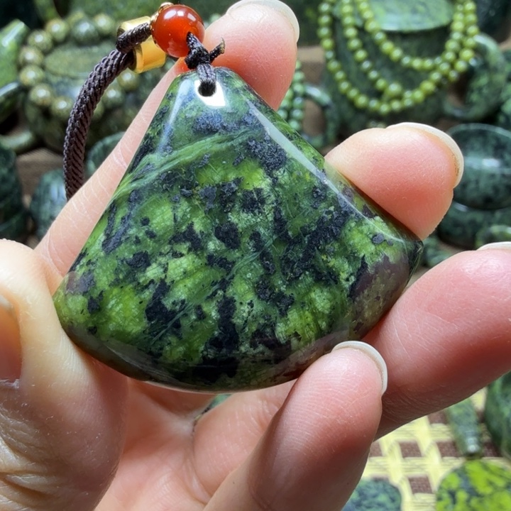 蛇纹石玉未镶嵌药王石能量养生产品