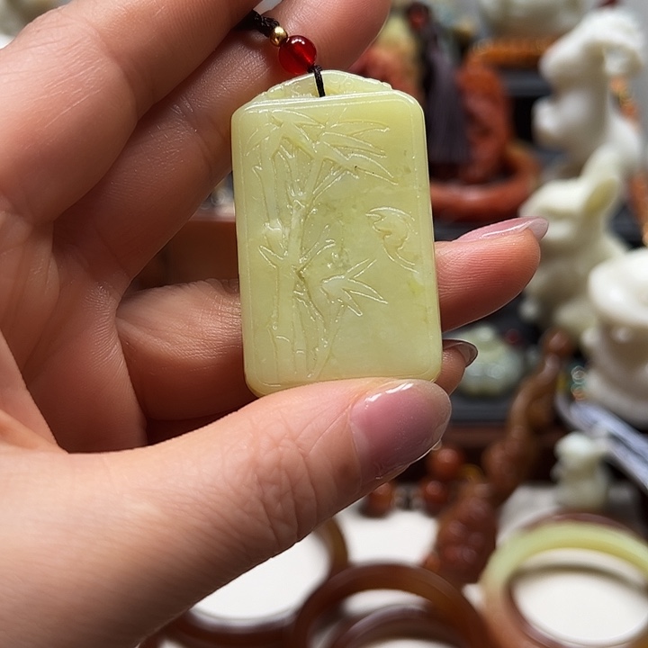 蛇纹石玉吊坠未镶嵌