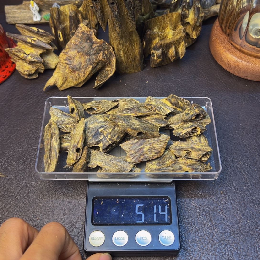 爱***心沉香碎屑沉香蓝宝石