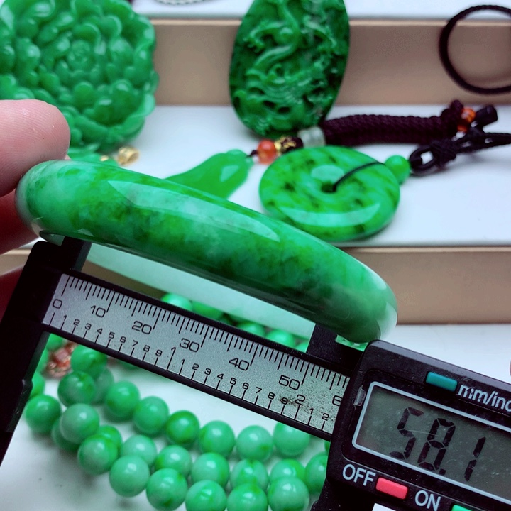 翡翠未镶嵌手镯．．．．．．