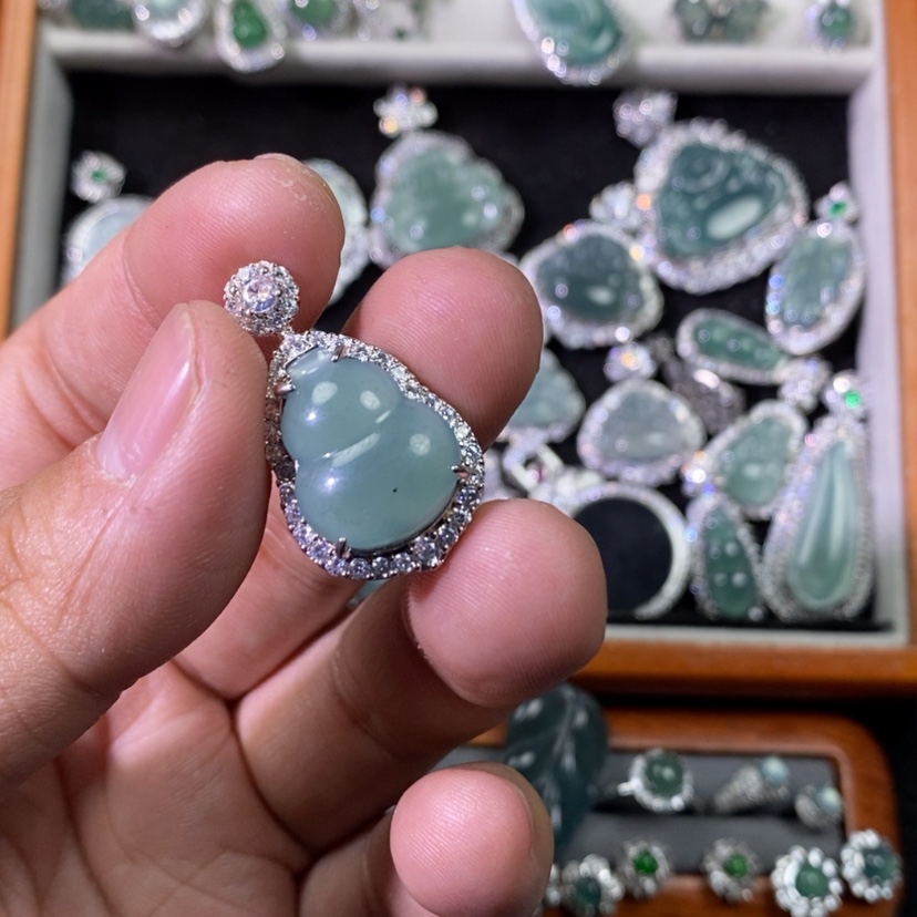 【闪购商品】翡翠颈饰未镶嵌无*天然