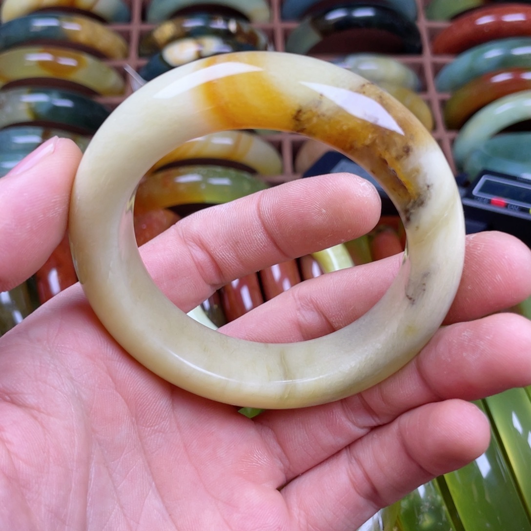 蛇纹石玉未镶嵌手镯