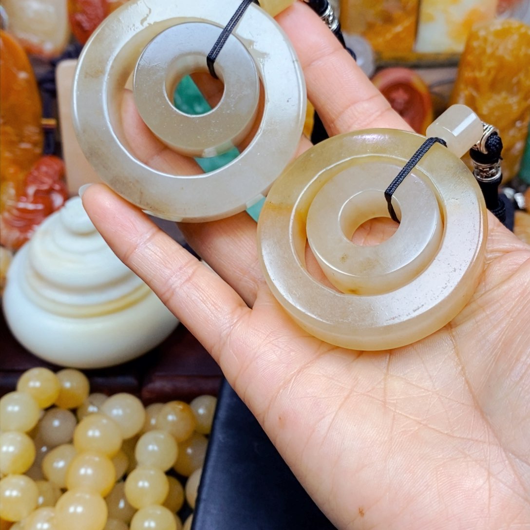 石英质玉（黄龙玉）颈饰未镶嵌