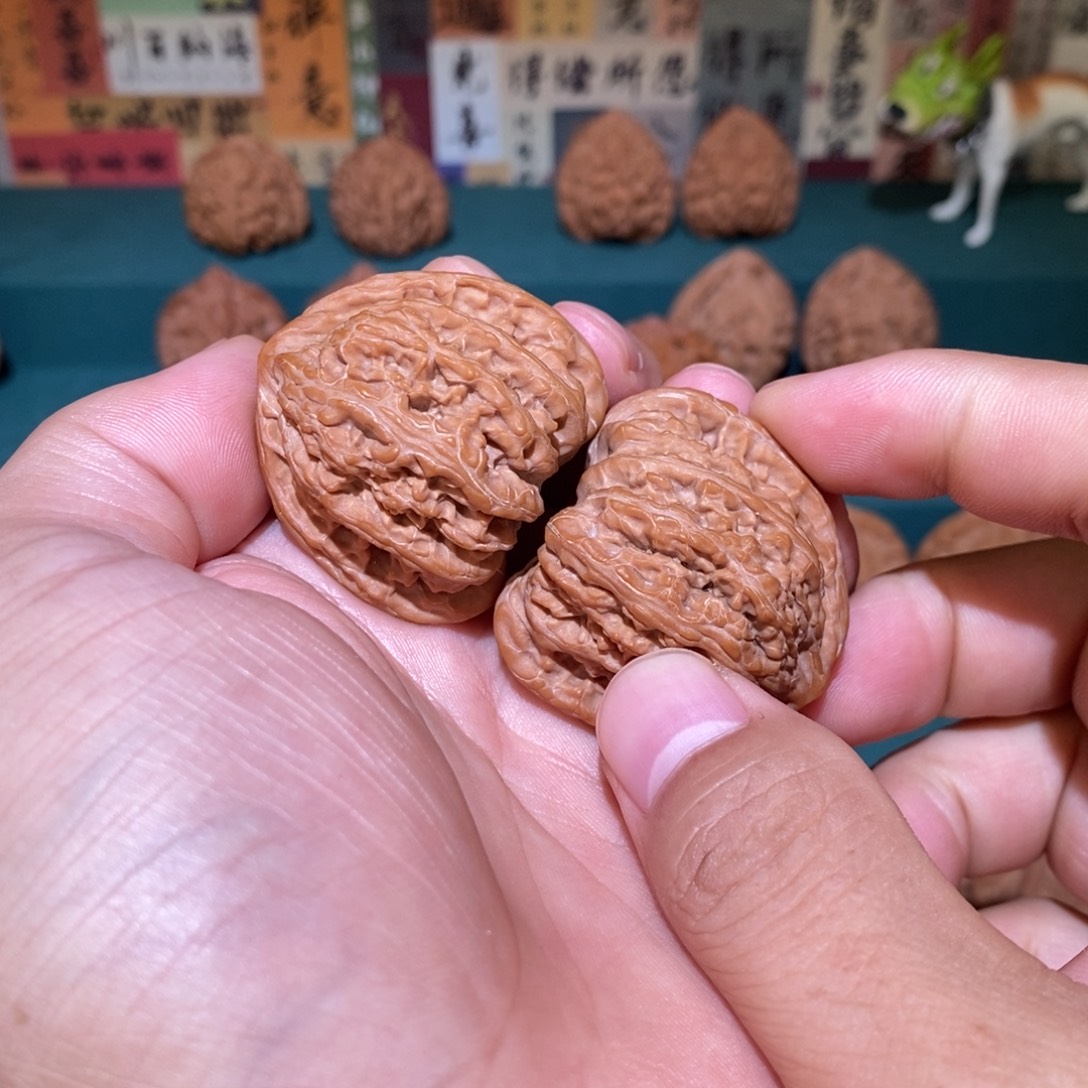 汐***烈文玩核桃把件蜜纹