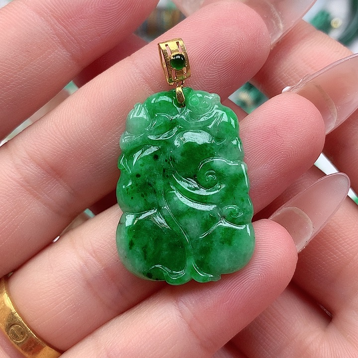 翡翠18K金镶嵌颈饰翡翠