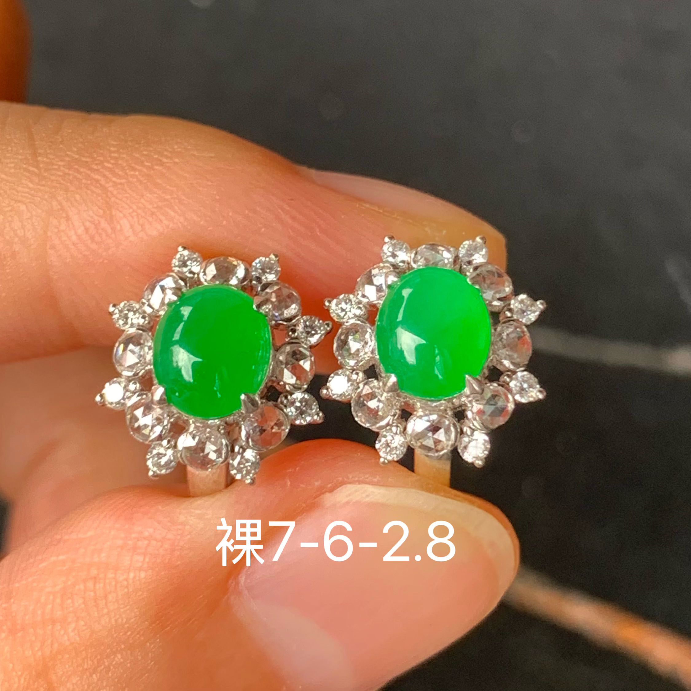 高冰满绿蛋面天然翡翠耳饰 镶嵌精致 女生配饰