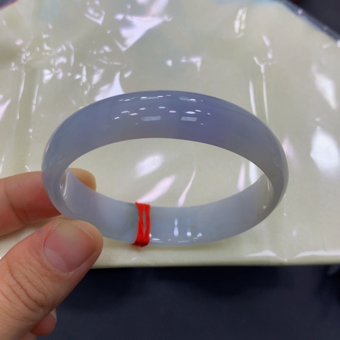 翡翠手镯未镶嵌翡翠