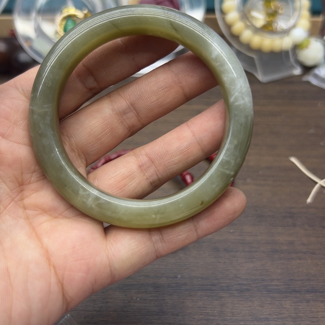 和田玉未镶嵌手镯58.1圈围596瑕