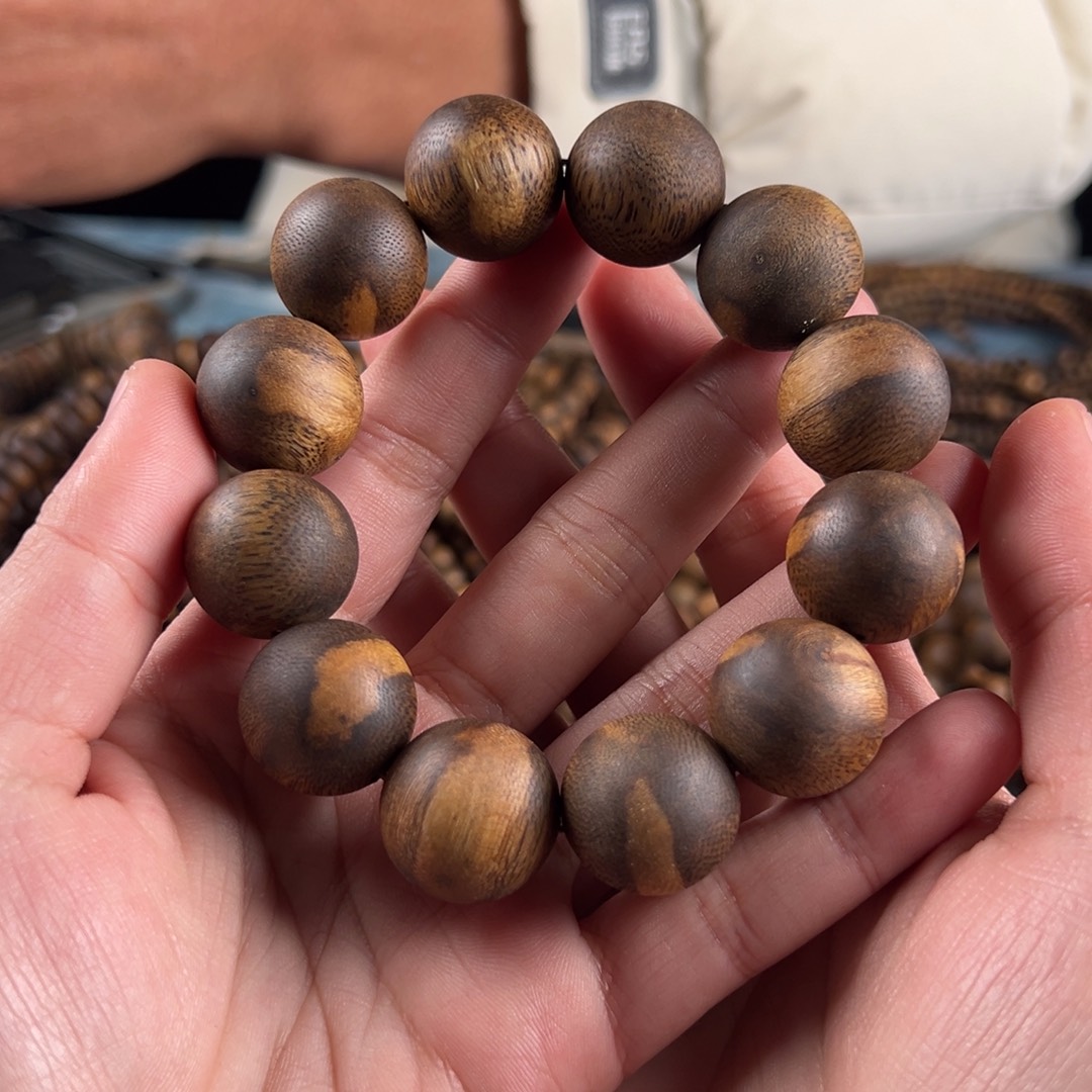 宇***川手串沉香圆珠单圈2.0规格27克