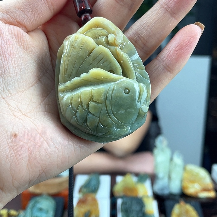 蛇纹石玉颈饰未镶嵌