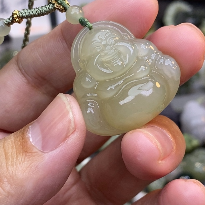 小****和田玉未镶嵌颈饰