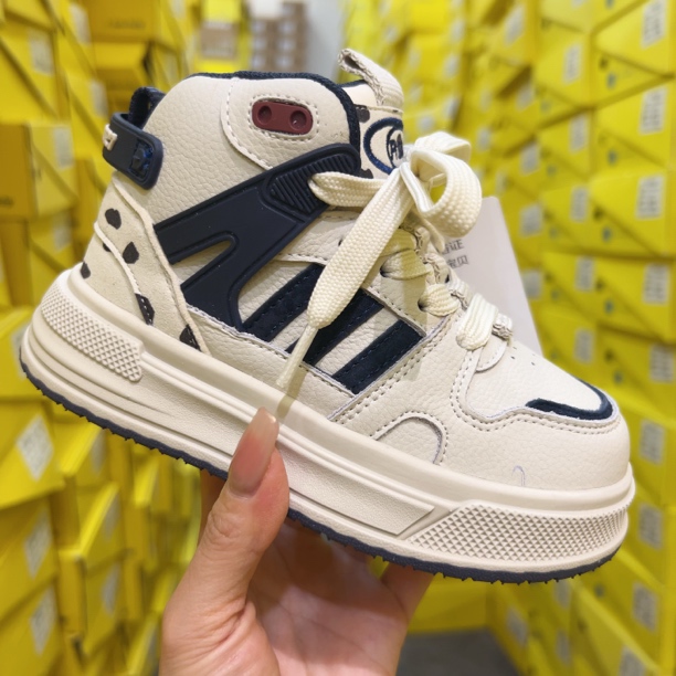 A5805儿童时尚休闲鞋板鞋