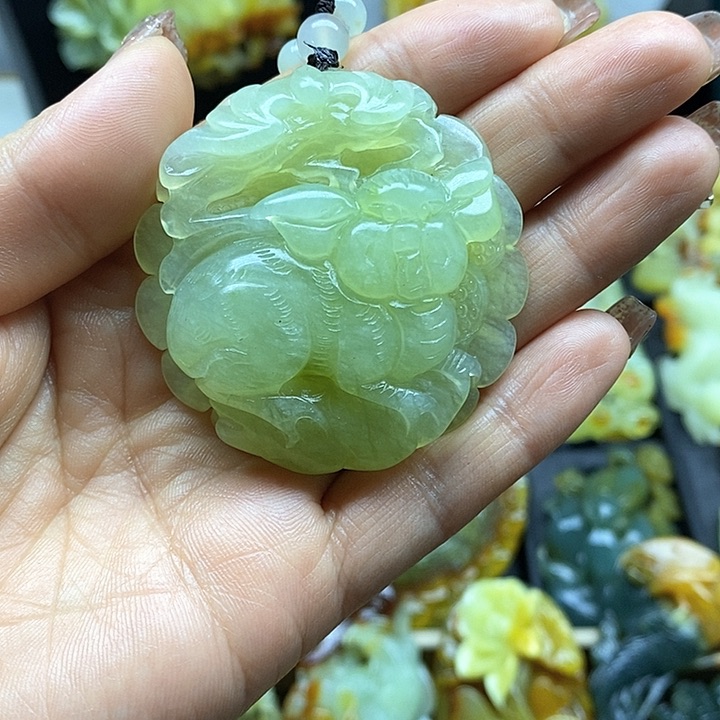 蛇纹石玉挂件未镶嵌