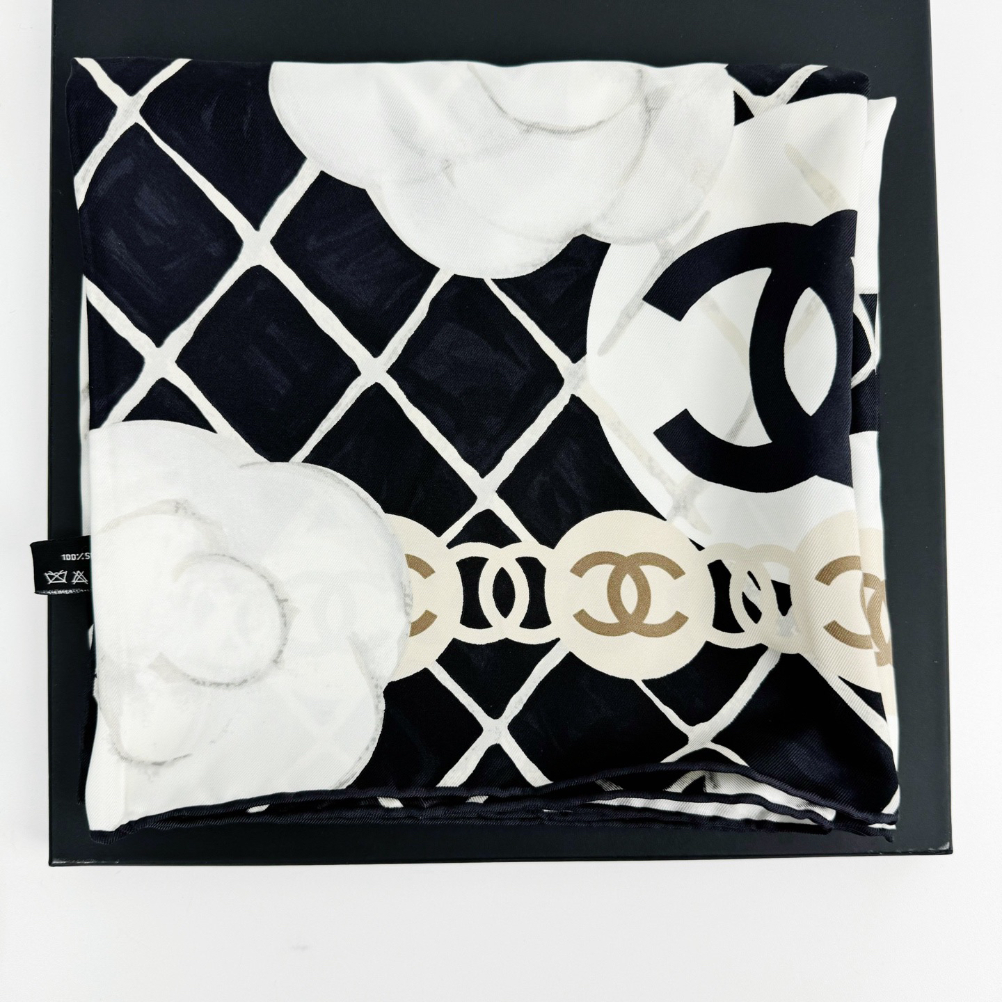 99新 Chanel/香奈儿 CHANEL香奈儿 山茶花丝巾 99新 sz0274
