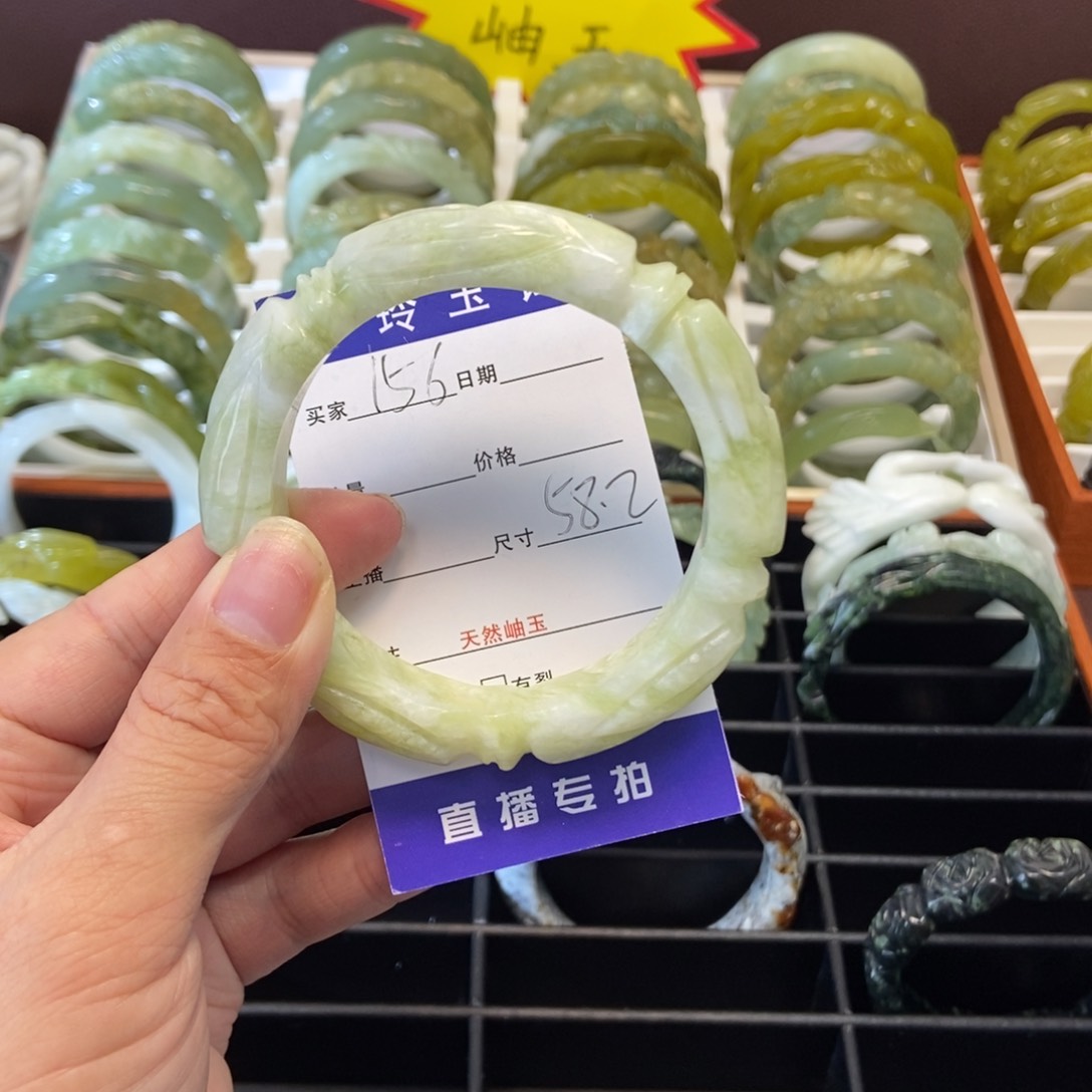 蛇纹石玉手镯未镶嵌