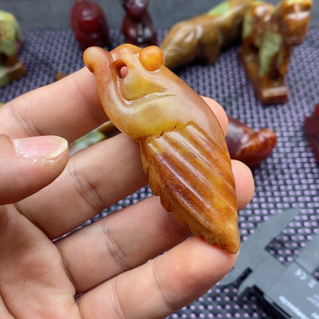 蛇纹石玉颈饰未镶嵌