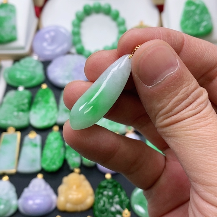 翡翠颈饰未镶嵌吊坠