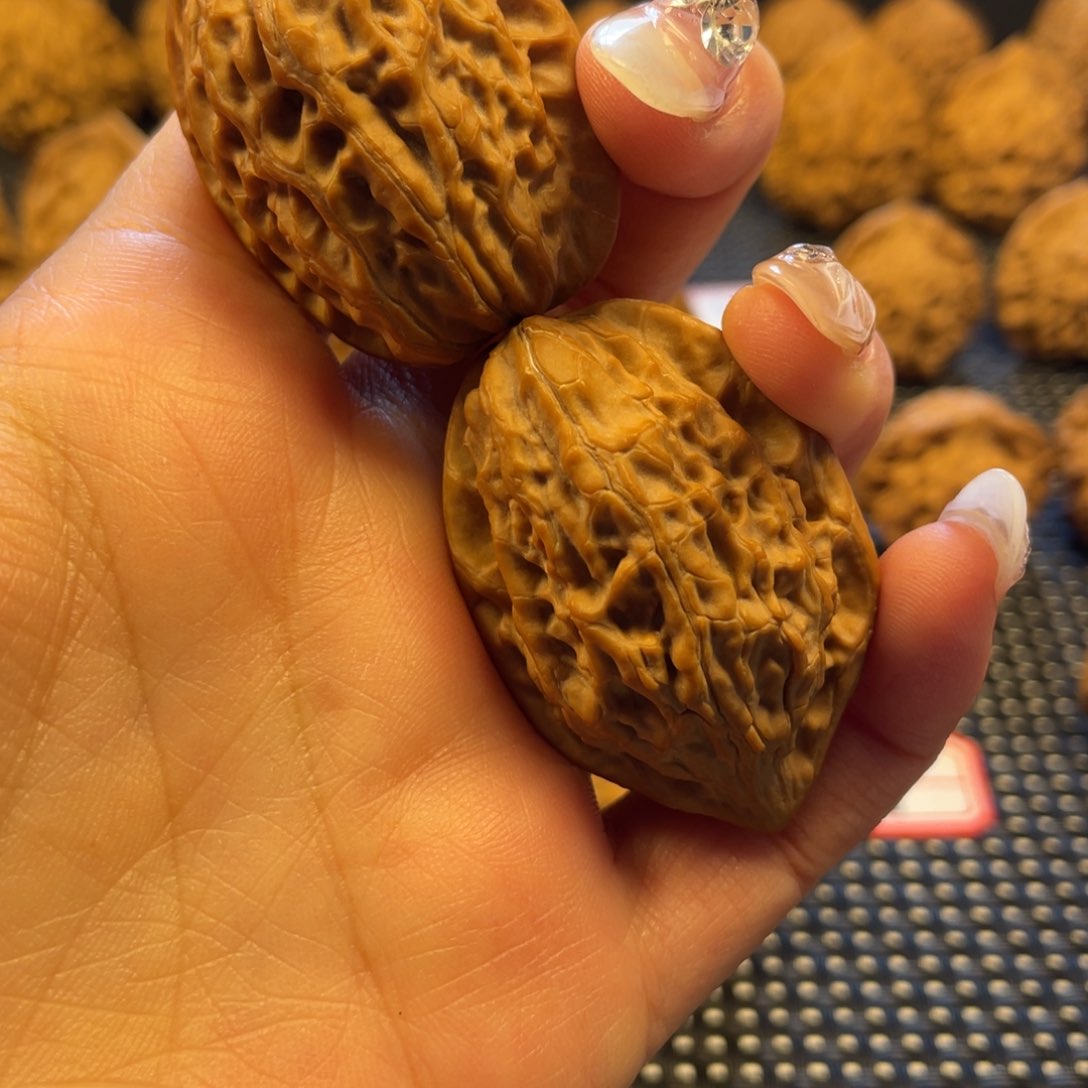 叨**生秦岭小王文玩核桃