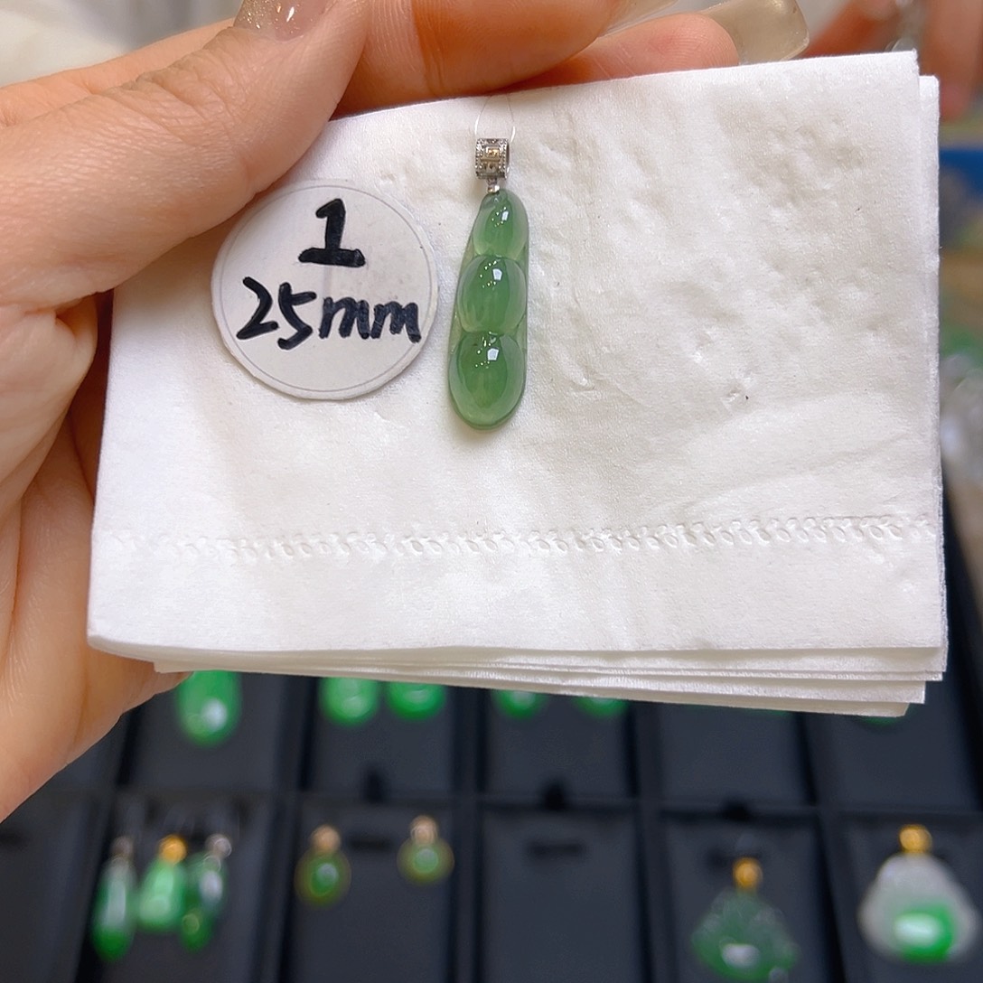 翡翠颈饰18K金镶嵌翡翠