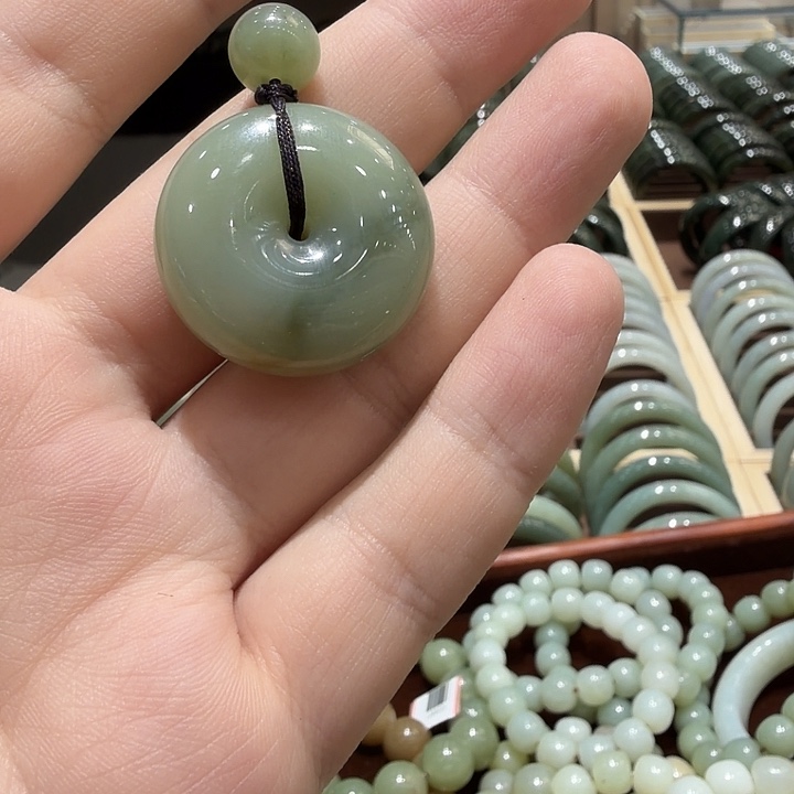 小***纹和田玉（糖玉）未镶嵌车挂