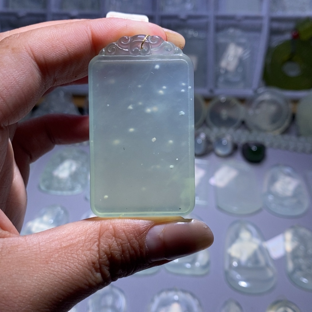 岫玉未镶嵌颈饰平安无事牌