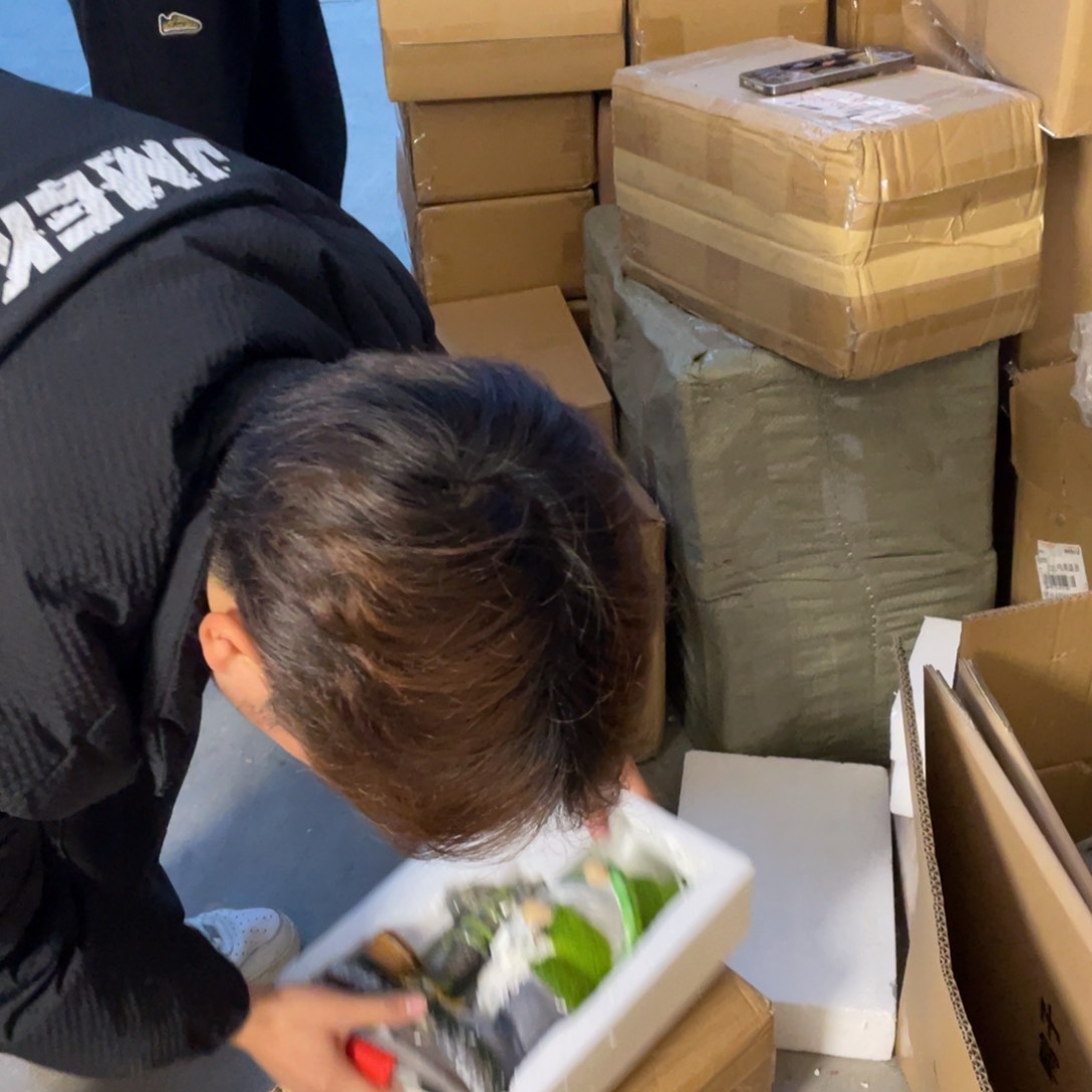 【闪购商品】陶瓷摆件退货件植绒压水地精
