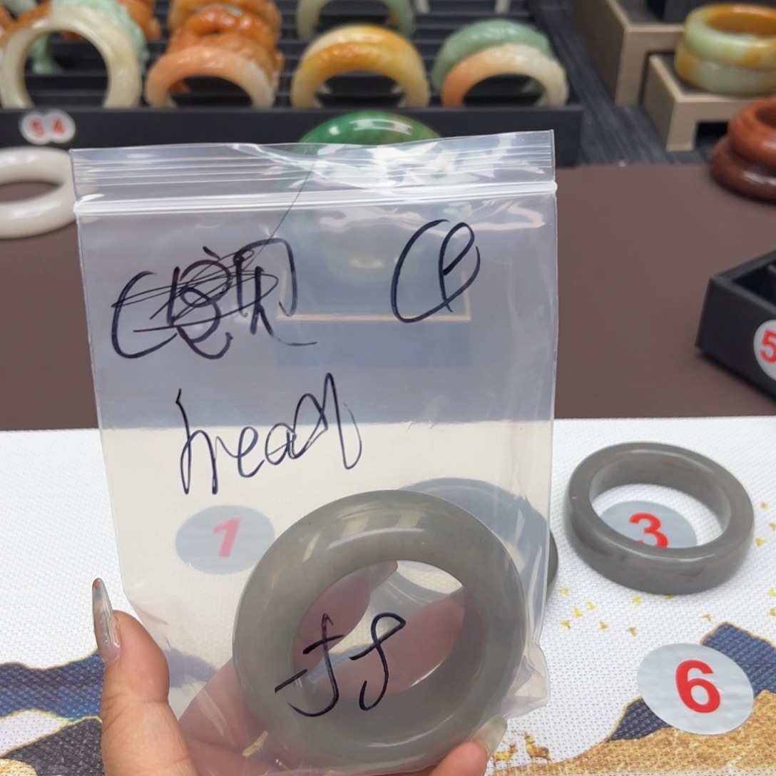 石英质玉手镯未镶嵌h****e