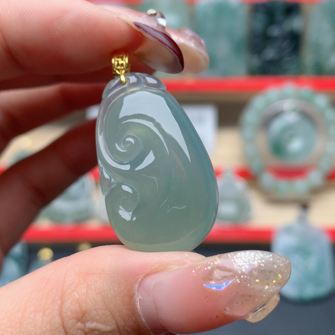 翡翠颈饰18K金镶嵌如意