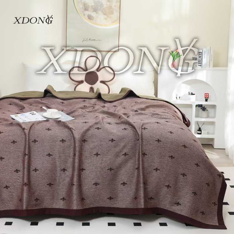 XDONGY（冬云家纺）高端230*250太 空棉火山岩 轻飞曼舞 红色床盖