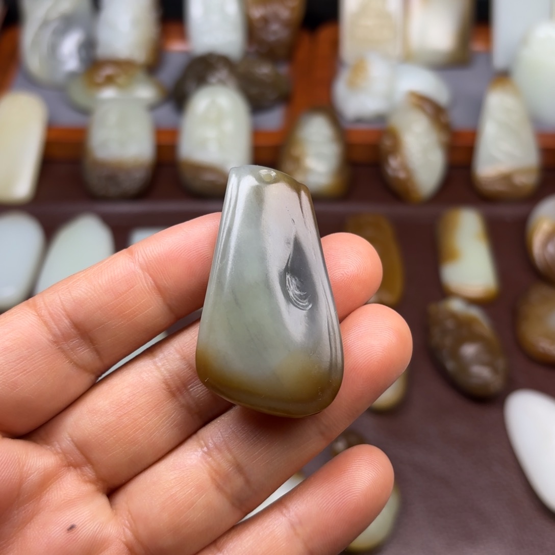 和田玉（糖玉）颈饰未镶嵌