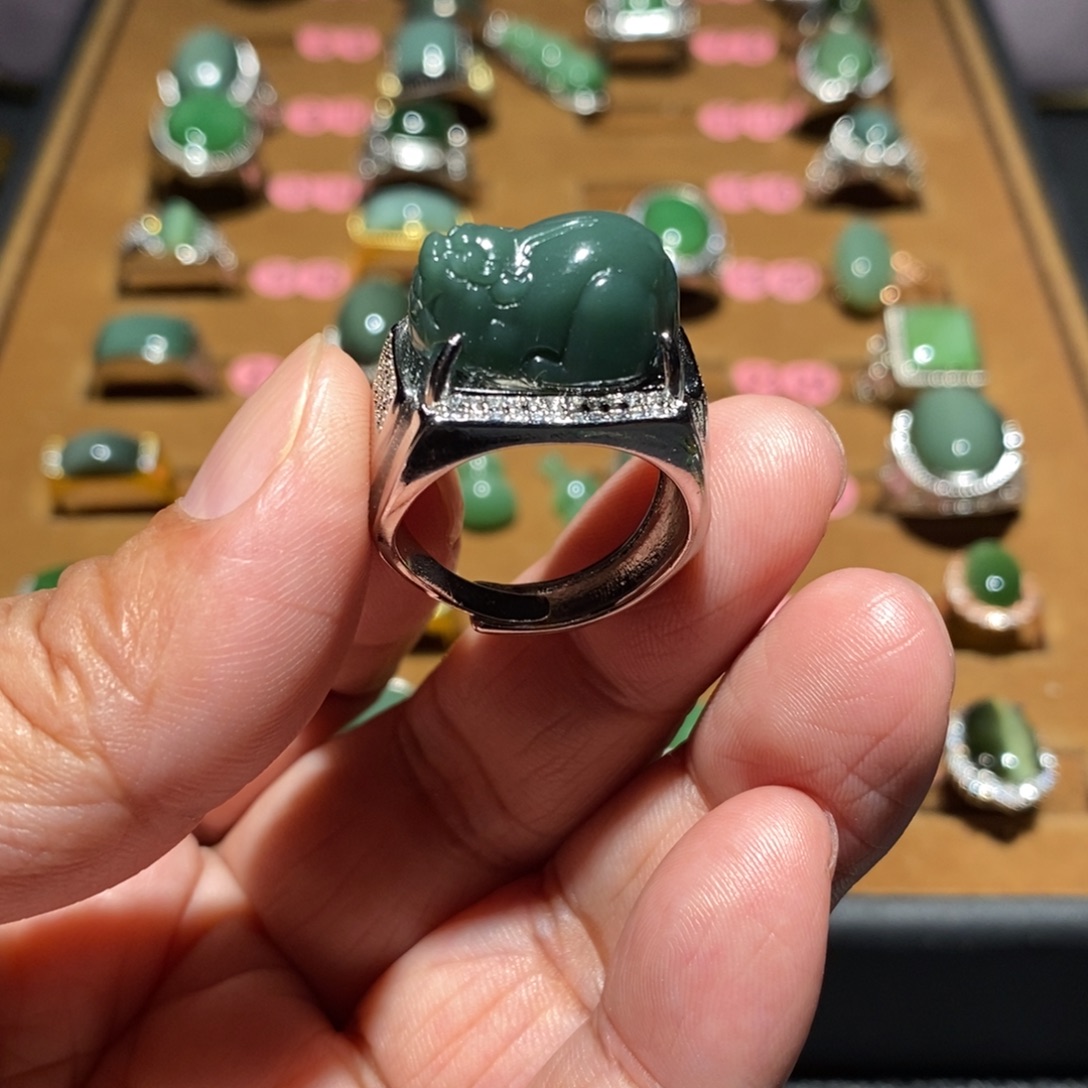 和田玉未镶嵌戒指