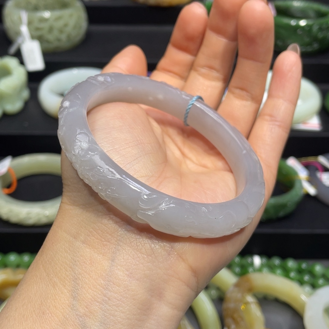 和田玉手镯60圈口 编号42未镶嵌