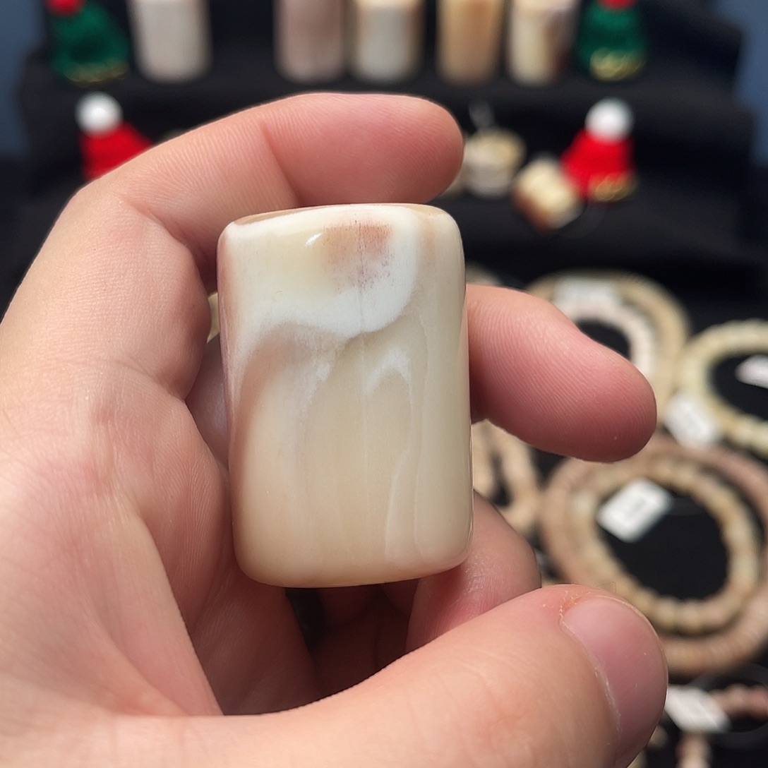 精品驼骨老料手把件