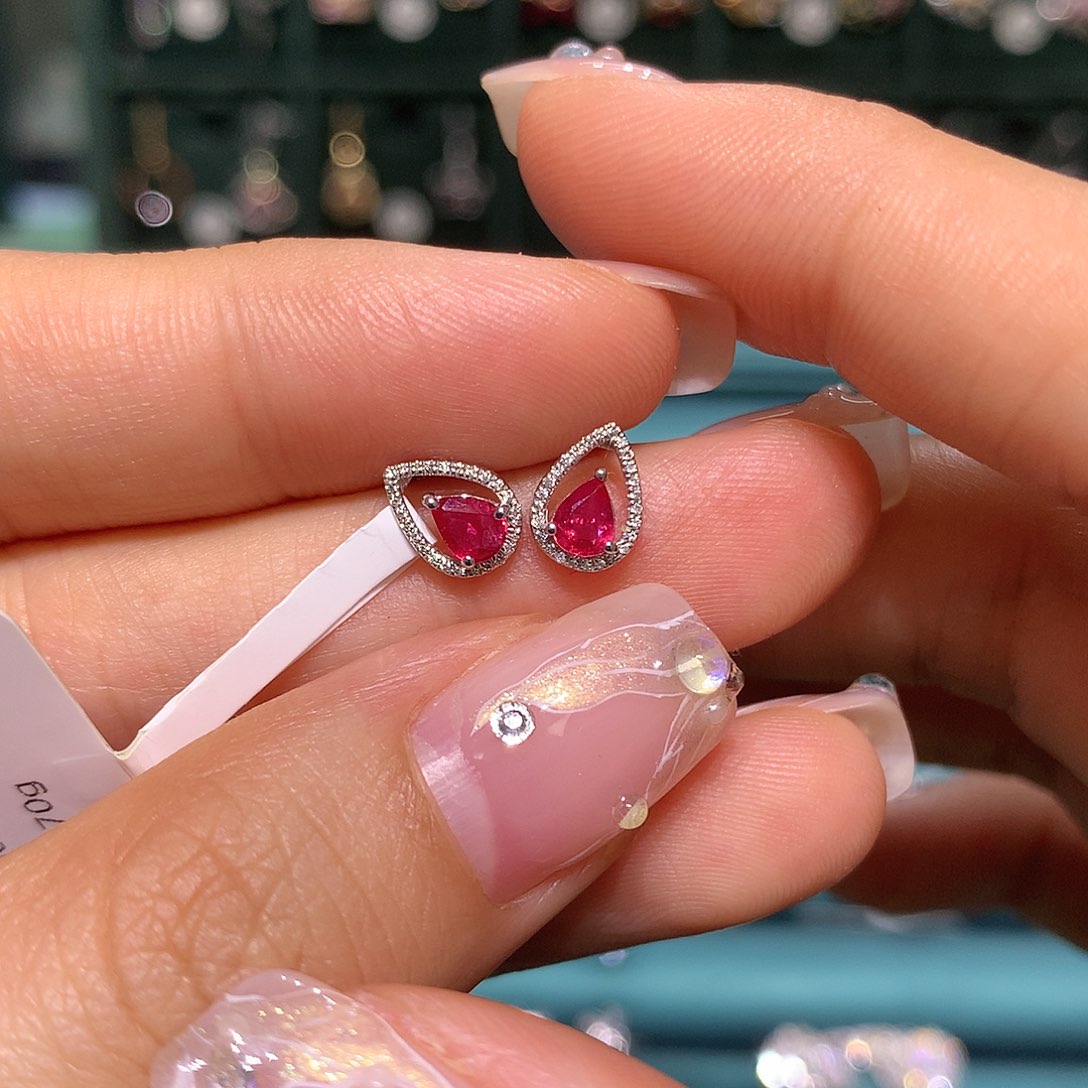 红宝石耳饰18K金镶嵌