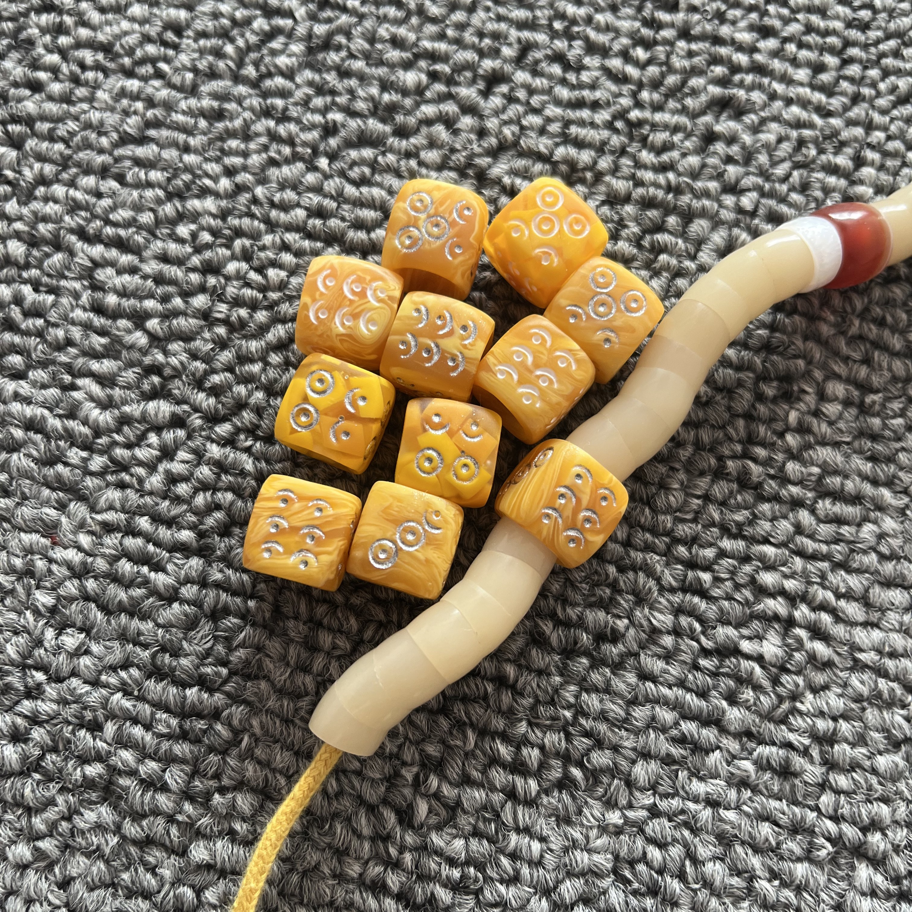 料器仿蜡纹骰子配饰