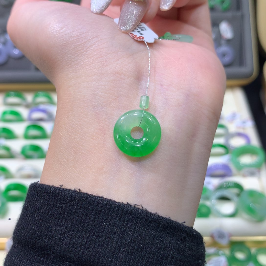 翡翠戒指未镶嵌甜甜圈一个