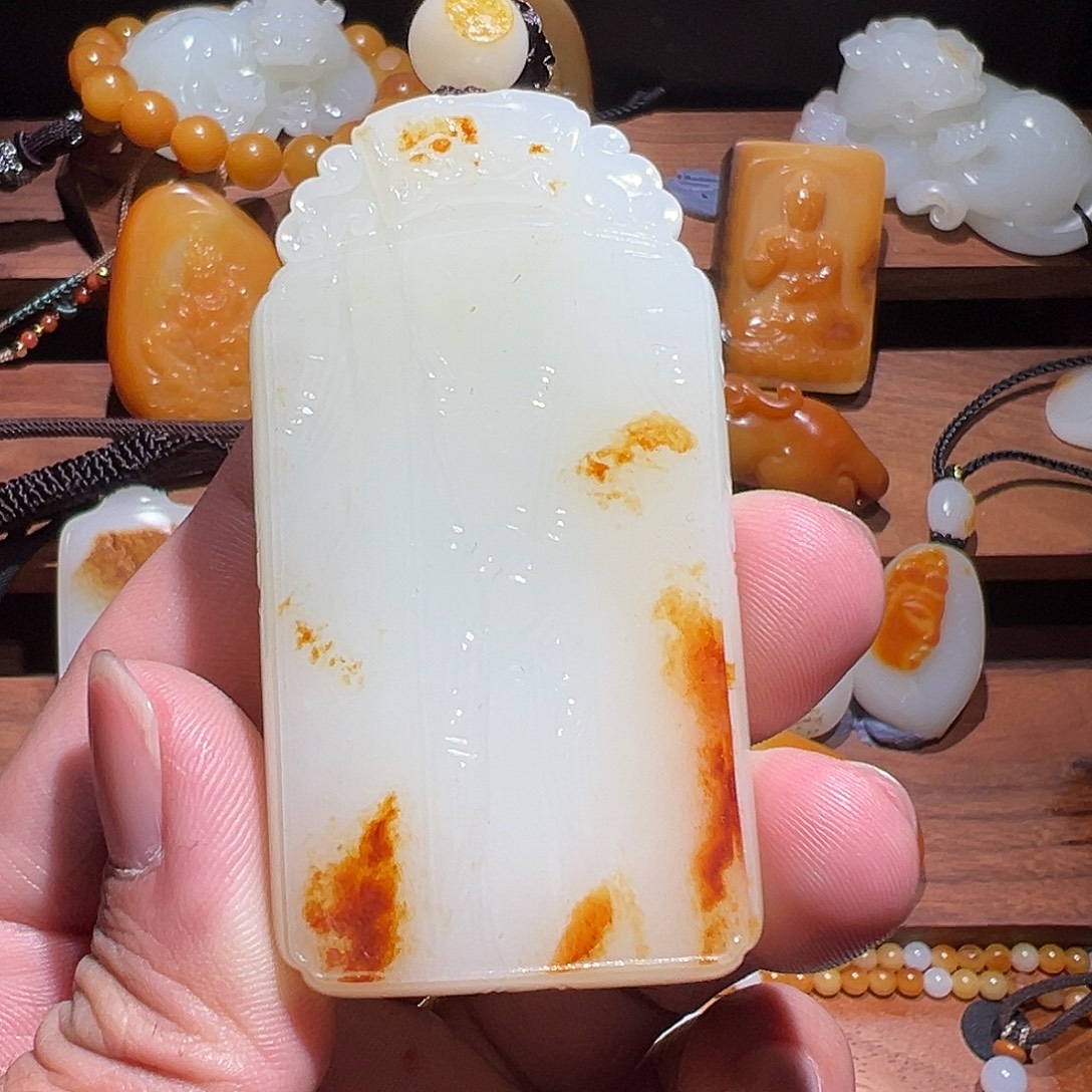 金***站和田玉未镶嵌颈饰