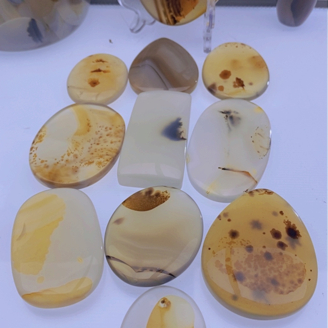 玛瑙/玉髓颈饰未镶嵌丫**?