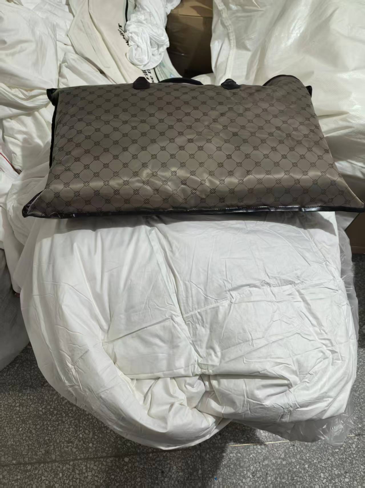 《厚广家》3楼218×249白色全棉高支棉75%白鸭绒被 发1张5.2斤带包装