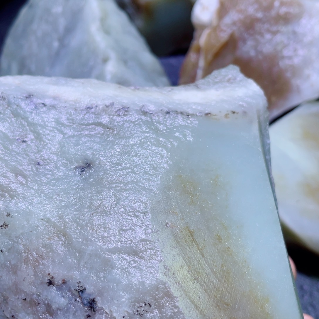 野***狼和田玉未镶嵌珠宝半成品