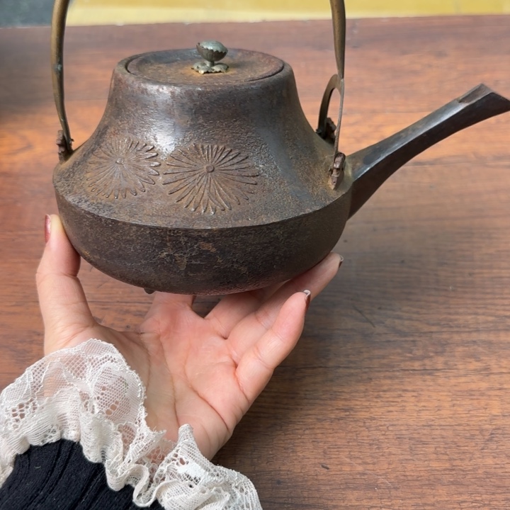 一个陶瓷物件哈哈哈哈