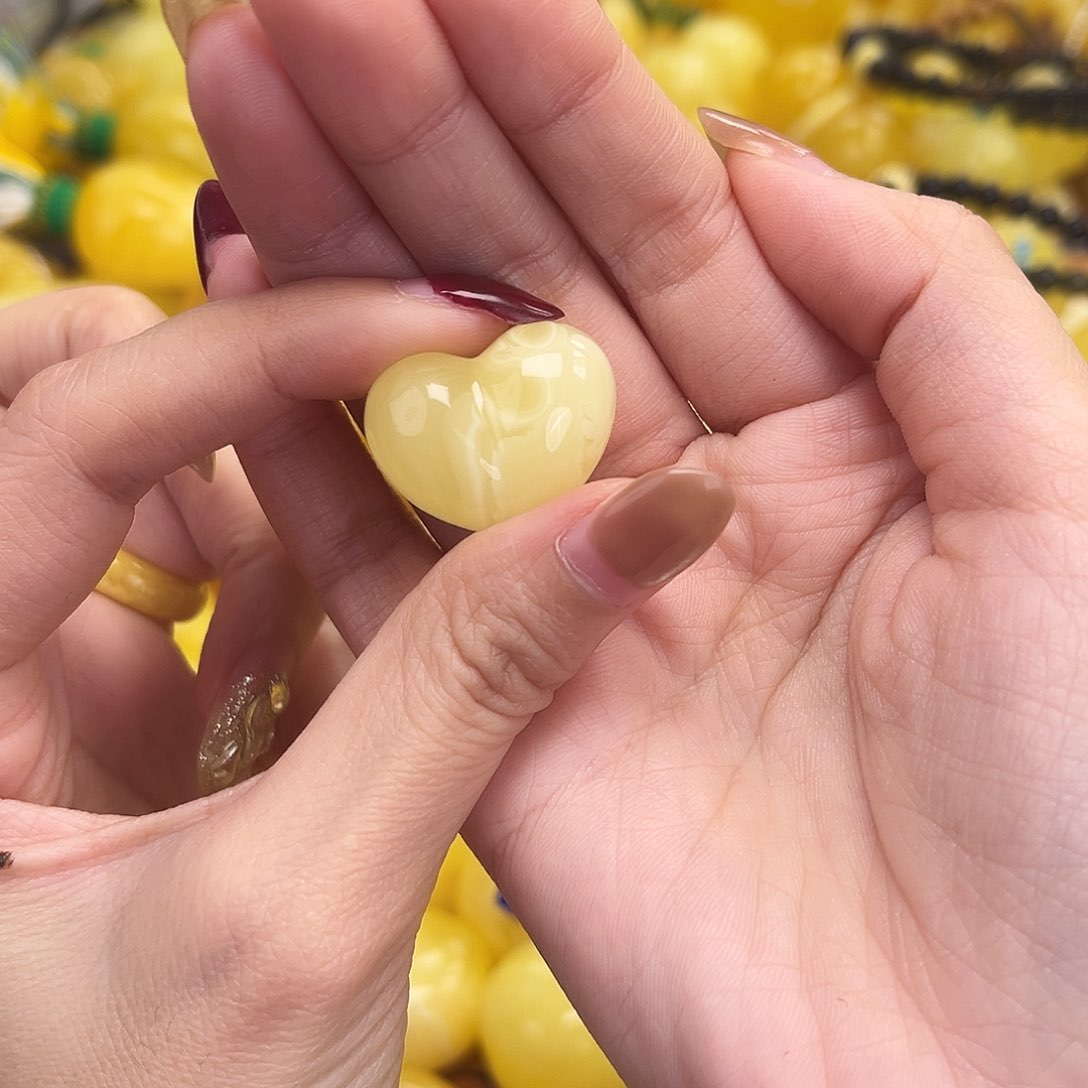 裸石琥珀未镶嵌3.9g屁桃爱心