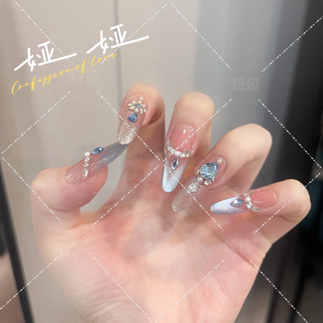 【赛里木湖】纯手工美甲蓝色系穿戴可拆卸显白碎钻爆闪美甲贴片